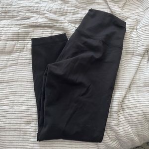 black 23” lululemon wonder trains!!!